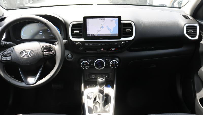 Used 2025 Hyundai Venue Limited FWD image 21