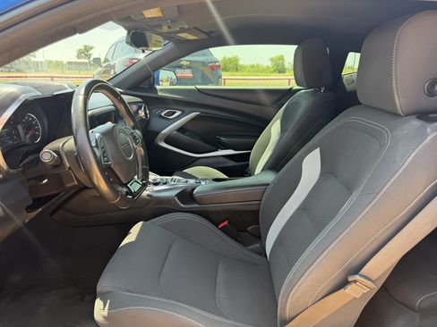 Used 2018 Chevrolet Camaro LT RWD image 15