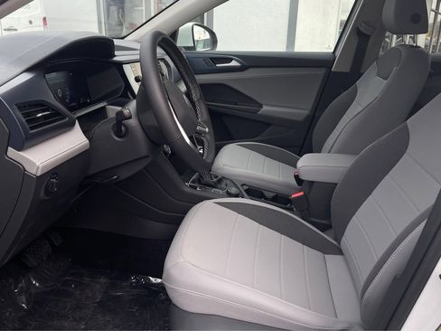 New 2024 Volkswagen Taos SE image 9