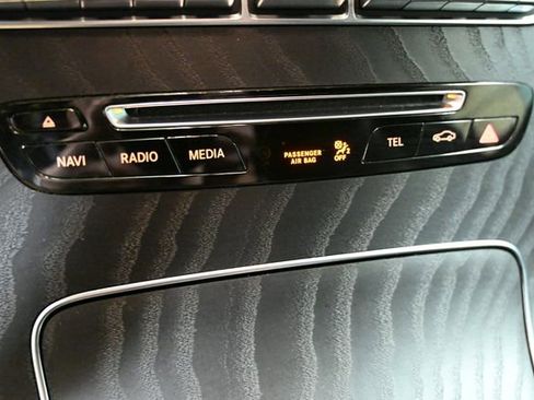 Used 2018 Mercedes-Benz GLC 300 4MATIC image 28