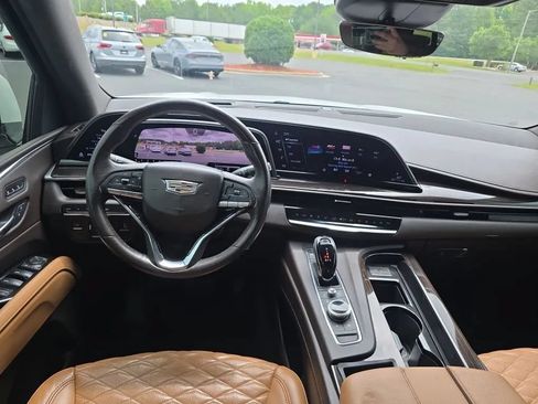 Used 2021 Cadillac Escalade Premium Luxury w/ Performance Package AWD/4WD image 14