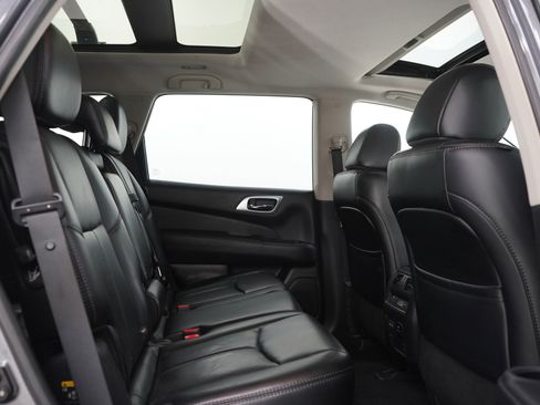 Used 2017 Nissan Pathfinder SL w/ SL Premium Package AWD/4WD image 13