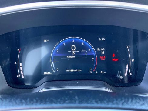 Used 2025 Toyota Corolla Cross XLE FWD image 25