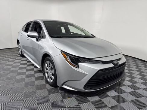 Used 2024 Toyota Corolla LE image 9