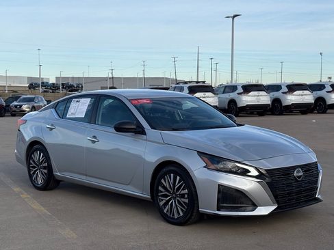 Certified 2024 Nissan Altima 2.5 SV image 3