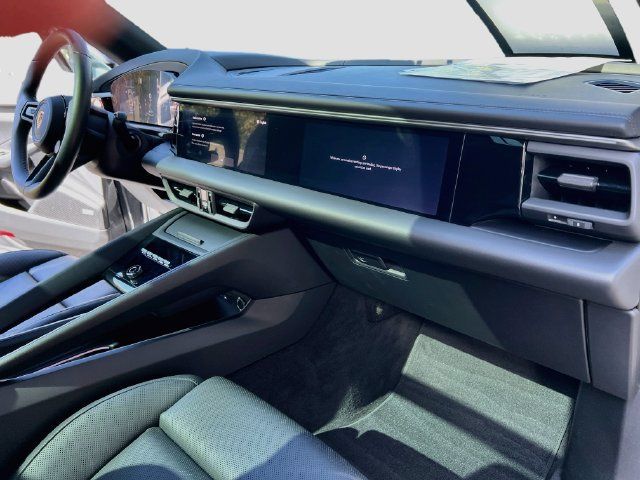 Certified 2025 Porsche Macan 4 Electric AWD/4WD image 31