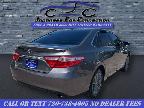 Used 2017 Toyota Camry SE w/ Moonroof Package FWD image 10