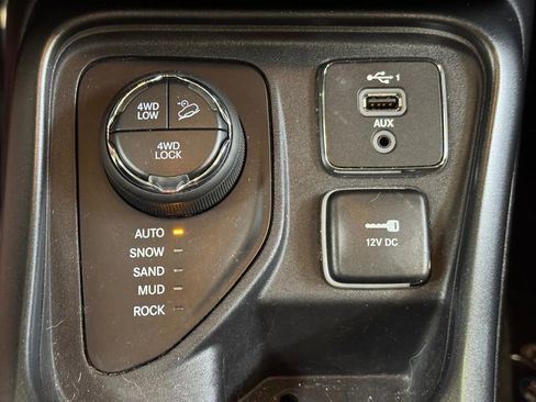 Used 2019 Jeep Compass Trailhawk AWD/4WD image 39