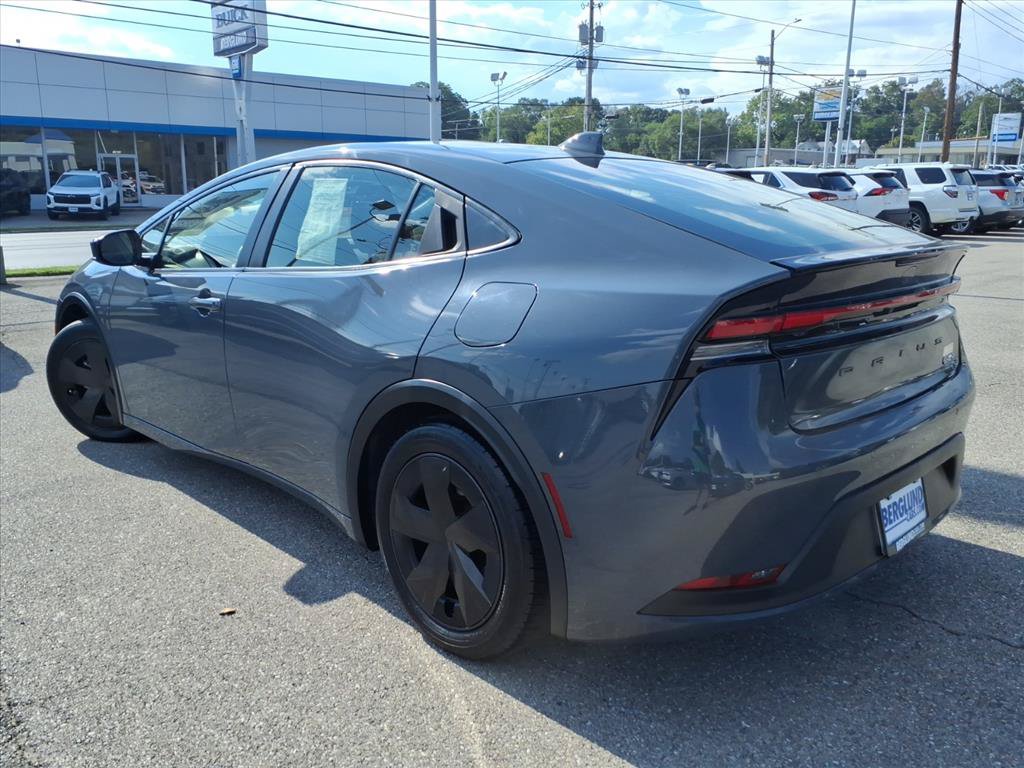 Used 2024 Toyota Prius LE FWD image 6