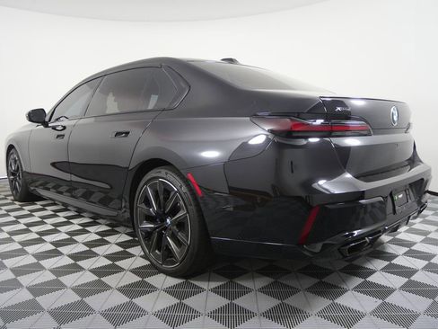 Certified 2023 BMW 760i xDrive image 5