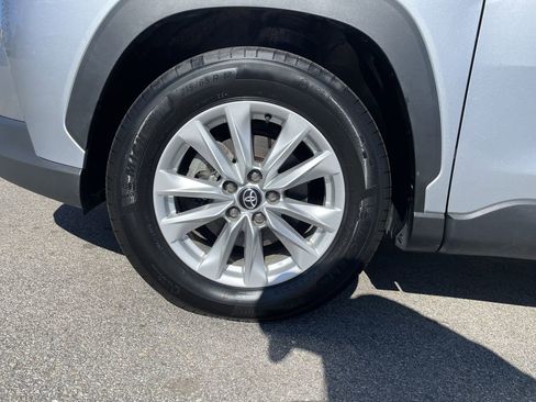 Certified 2023 Toyota Corolla Cross LE w/ Moonroof Package image 9