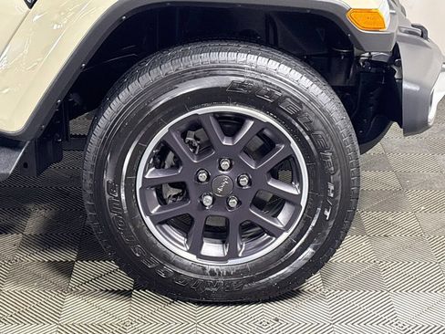 Used 2022 Jeep Gladiator Overland w/ Popular Equipment Package AWD/4WD image 23