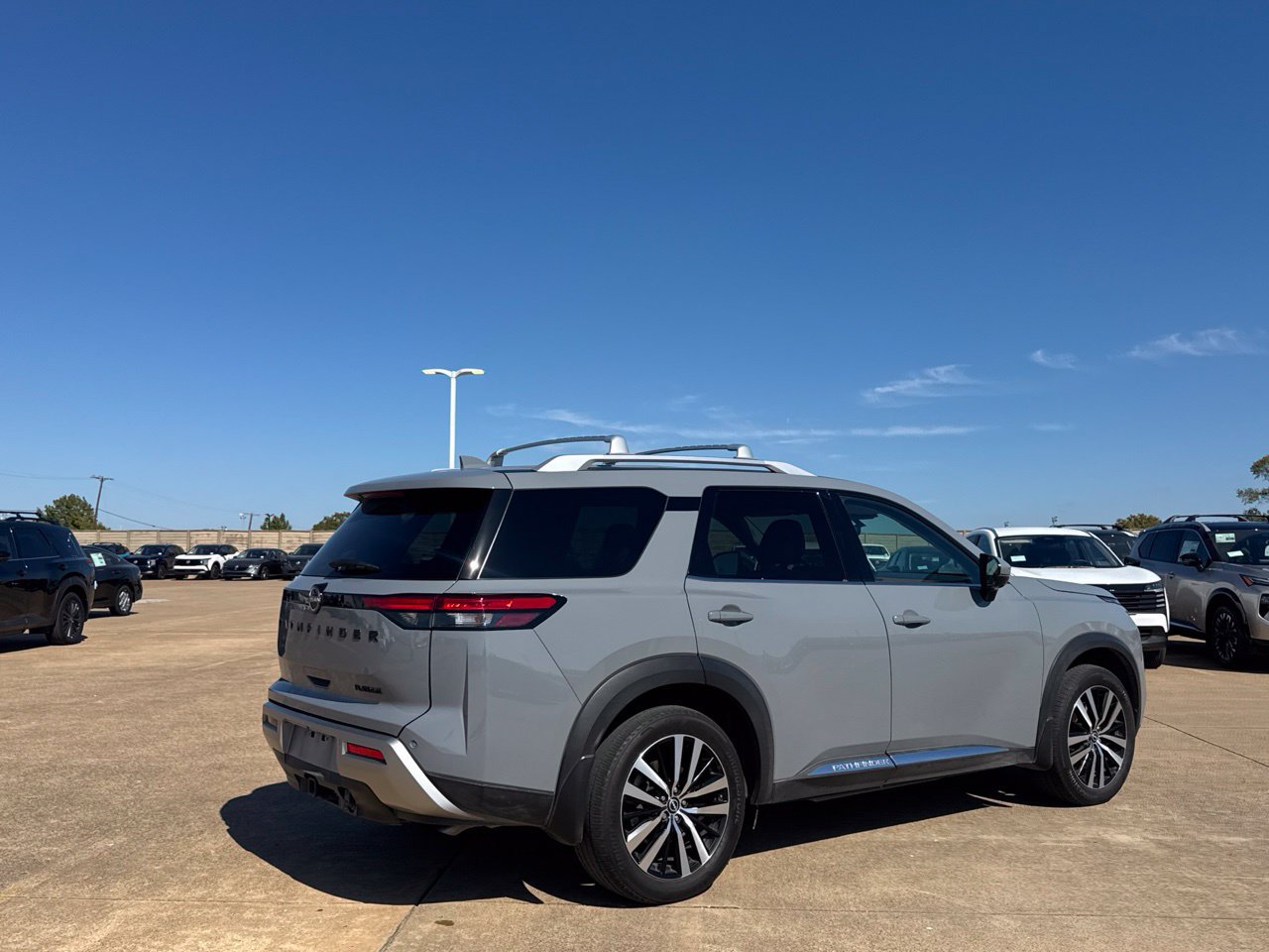 Used 2024 Nissan Pathfinder Platinum FWD image 28