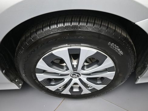 Certified 2020 Toyota Prius Prime Limited FWD image 13
