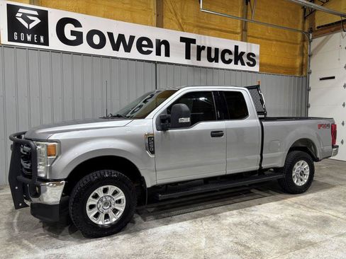 Used 2022 Ford F250 XLT w/ XLT Value Package AWD/4WD image 4