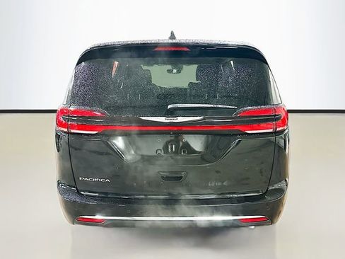 New 2026 Chrysler Pacifica Select image 7
