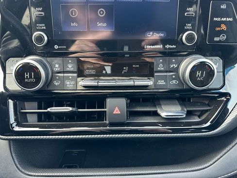Used 2022 Toyota Highlander XSE AWD/4WD image 18