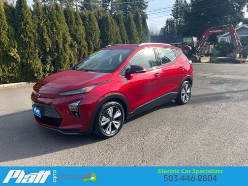 Used 2022 Chevrolet Bolt EUV LT w/ Convenience Package image 3