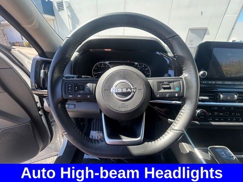 Used 2025 Nissan Pathfinder SV image 16