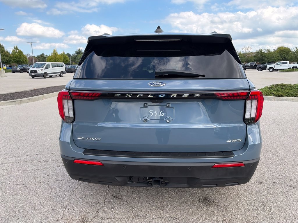Used 2025 Ford Explorer Active AWD/4WD image 6
