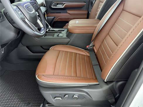 New 2026 GMC Sierra 2500 Denali Ultimate AWD/4WD image 8