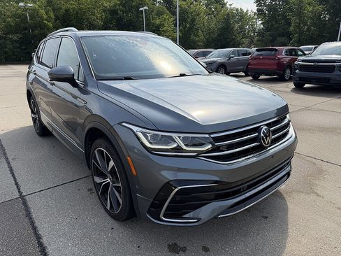 Used 2022 Volkswagen Tiguan SEL R-Line AWD/4WD image 2