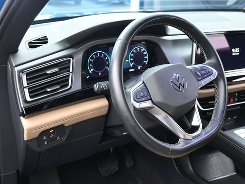 Used 2025 Volkswagen Atlas Cross Sport SE FWD image 15