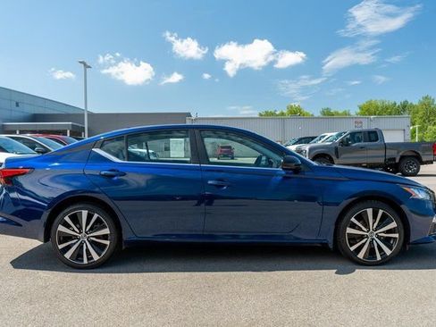 Used 2021 Nissan Altima 2.5 SR w/ SR Premium Package AWD/4WD image 5