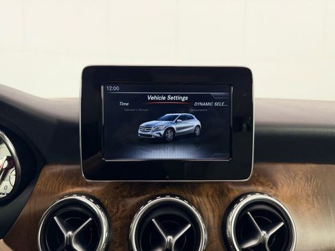 Used 2017 Mercedes-Benz GLA 250 4MATIC image 19