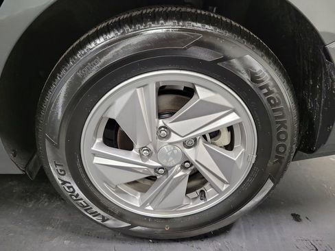 Used 2025 Hyundai Elantra SE image 10