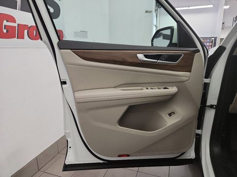 New 2026 Volkswagen Atlas SE FWD image 8