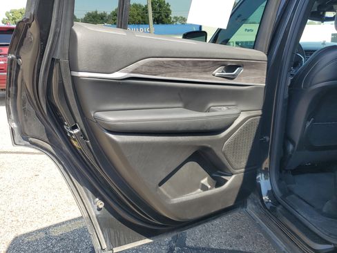 Used 2024 Jeep Grand Cherokee L Limited image 21