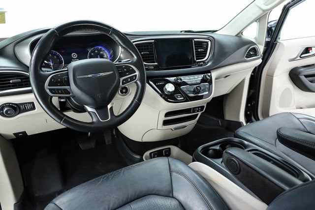 Used 2020 Chrysler Pacifica Touring-L w/ Advanced Safetytec Group FWD image 21