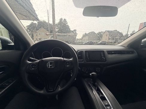 Used 2018 Honda HR-V LX image 4