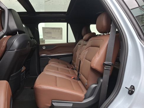 New 2026 Lincoln Navigator Reserve AWD/4WD image 5