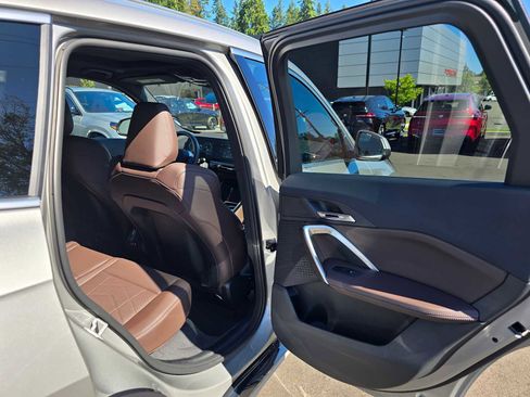 Used 2025 BMW X1 xDrive28i w/ Technology Package image 13
