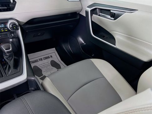 Used 2023 Toyota RAV4 XLE Premium image 24