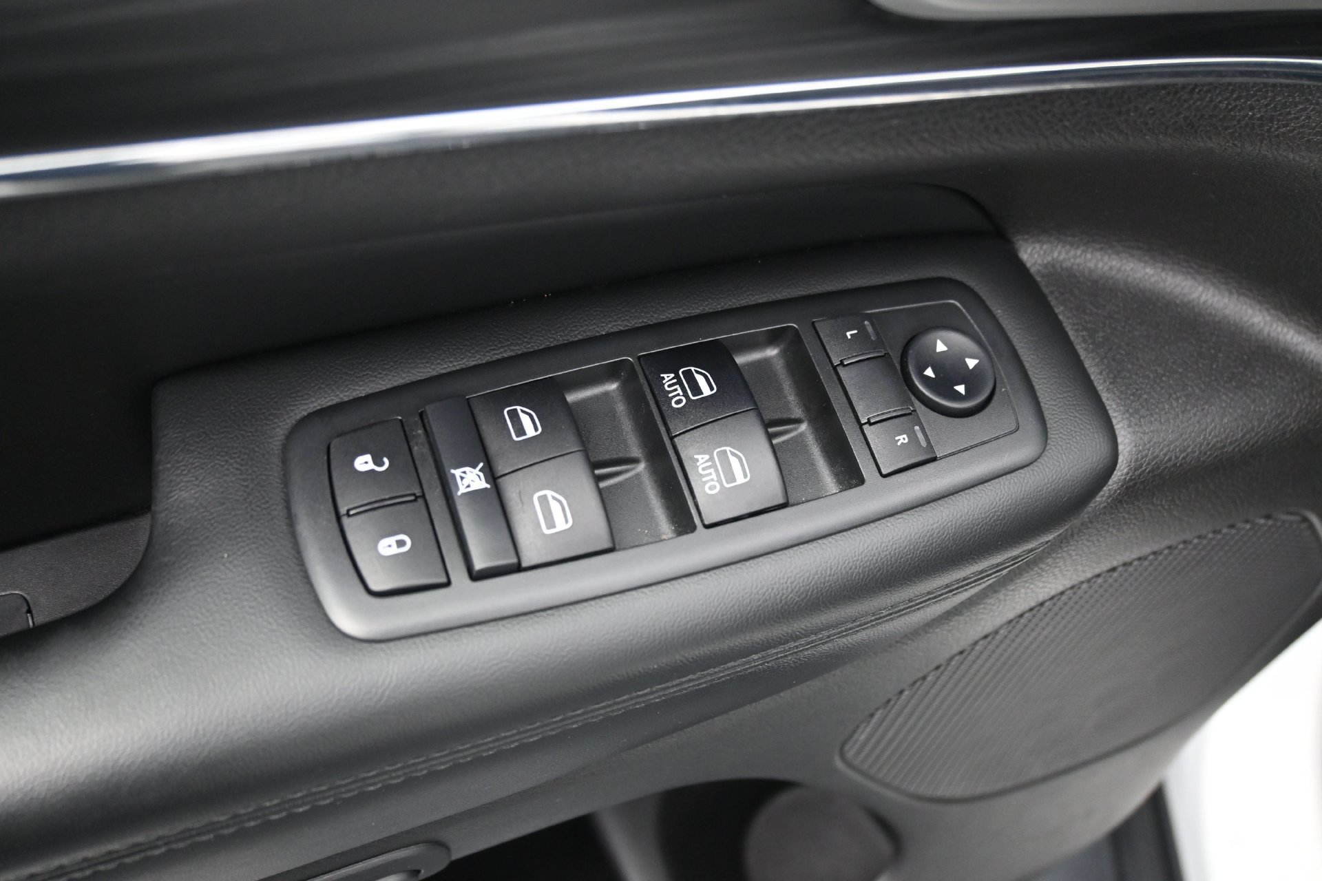 Used 2019 Jeep Grand Cherokee Limited w/ Trailer Tow Group IV AWD/4WD image 22