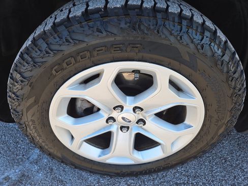 Used 2013 Ford Edge SE image 12