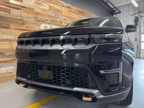 New 2026 Jeep Grand Wagoneer 4WD image 9
