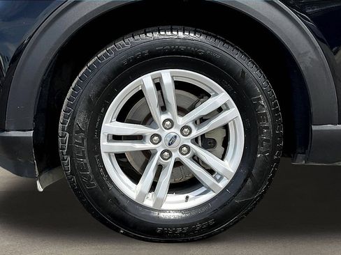 Used 2020 Ford Explorer XLT w/ Equipment Group 202A AWD/4WD image 32