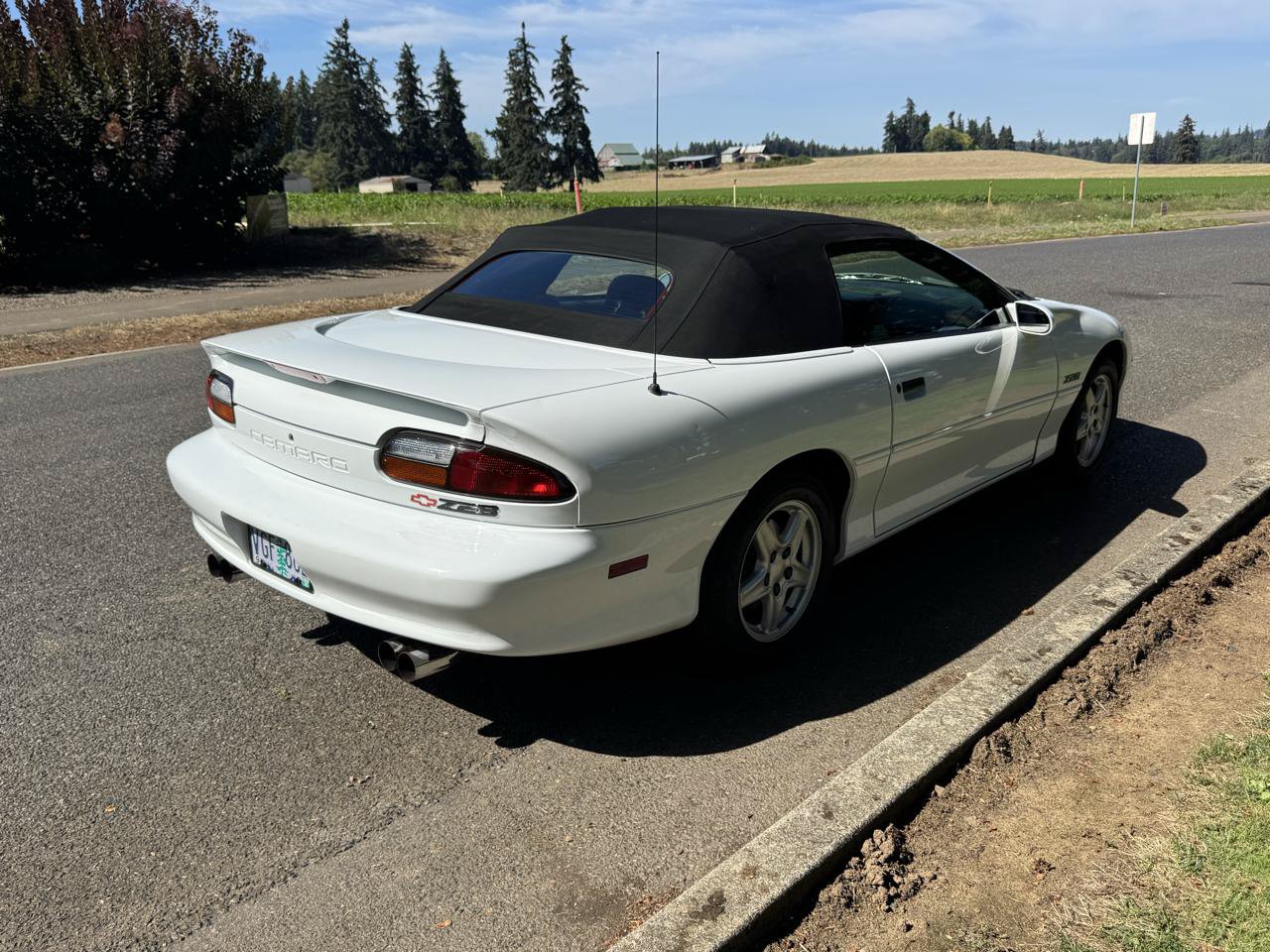 Used 1997 Chevrolet Camaro Z28 w/ Preferred Equipment Group 2 RWD image 9
