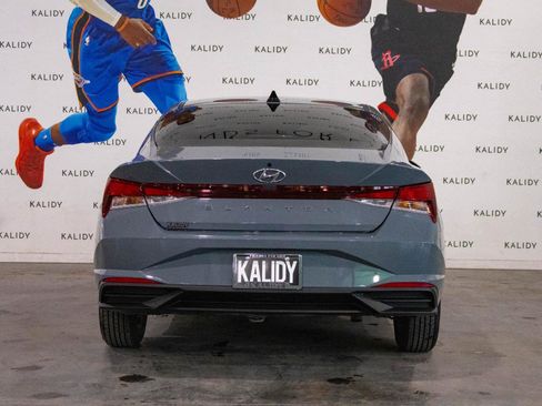 Used 2022 Hyundai Elantra SE w/ Preferred Accessory Package image 22