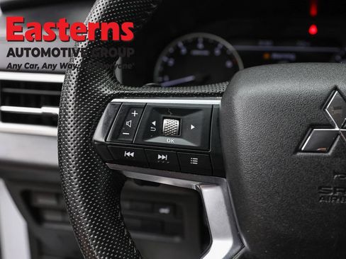 Used 2024 Mitsubishi Outlander SE AWD/4WD image 15