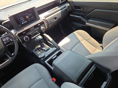 Used 2024 Toyota Tacoma SR5 AWD/4WD image 12