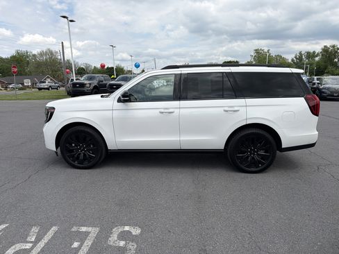 Used 2025 Ford Expedition Platinum w/ Stealth Appearance Package AWD/4WD image 10