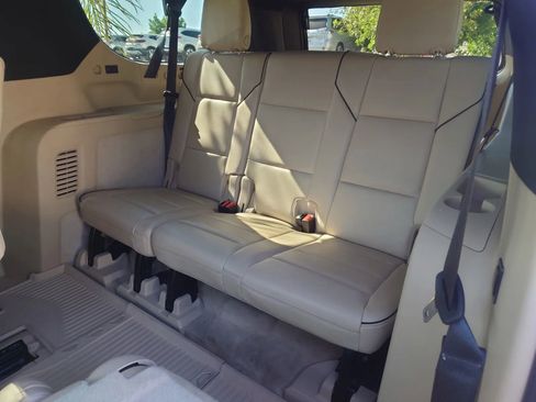 Used 2021 Cadillac Escalade ESV Premium Luxury image 15