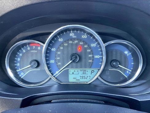 Used 2015 Toyota Corolla LE image 19