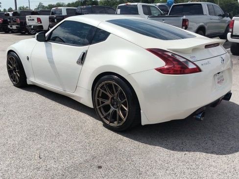 Used 2018 Nissan 370Z Coupe RWD image 3