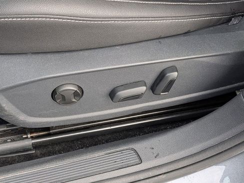 Used 2024 Volkswagen Jetta SE FWD image 17